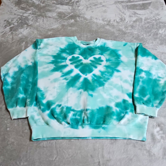 Urban Outfitters Tops - Urban Outfitters Tie-Dye Heart Fleece Sweatshirt Women’s Pullover One Size